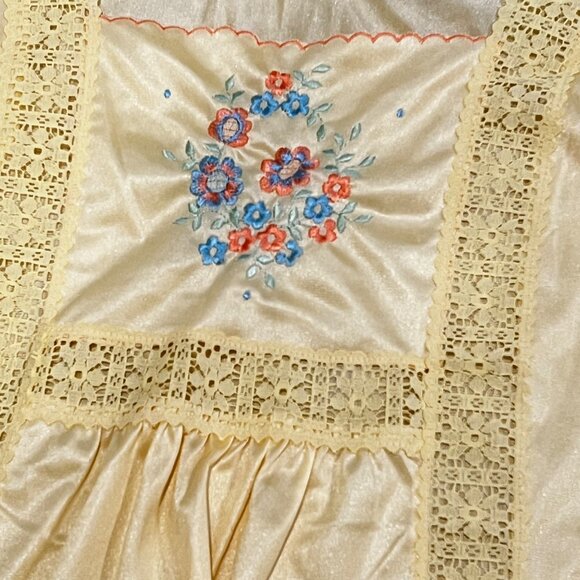 Vintage Sears Yellow Embroidered & Lace Trim Nylon Polyester Blouse Medium - Picture 2 of 7